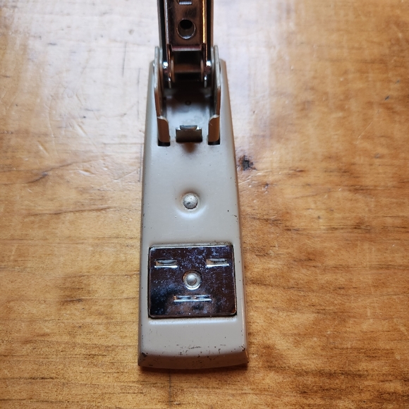 Vintage Swingline Model 711 5" Mini Stapler-Tan - Picture 5 of 8